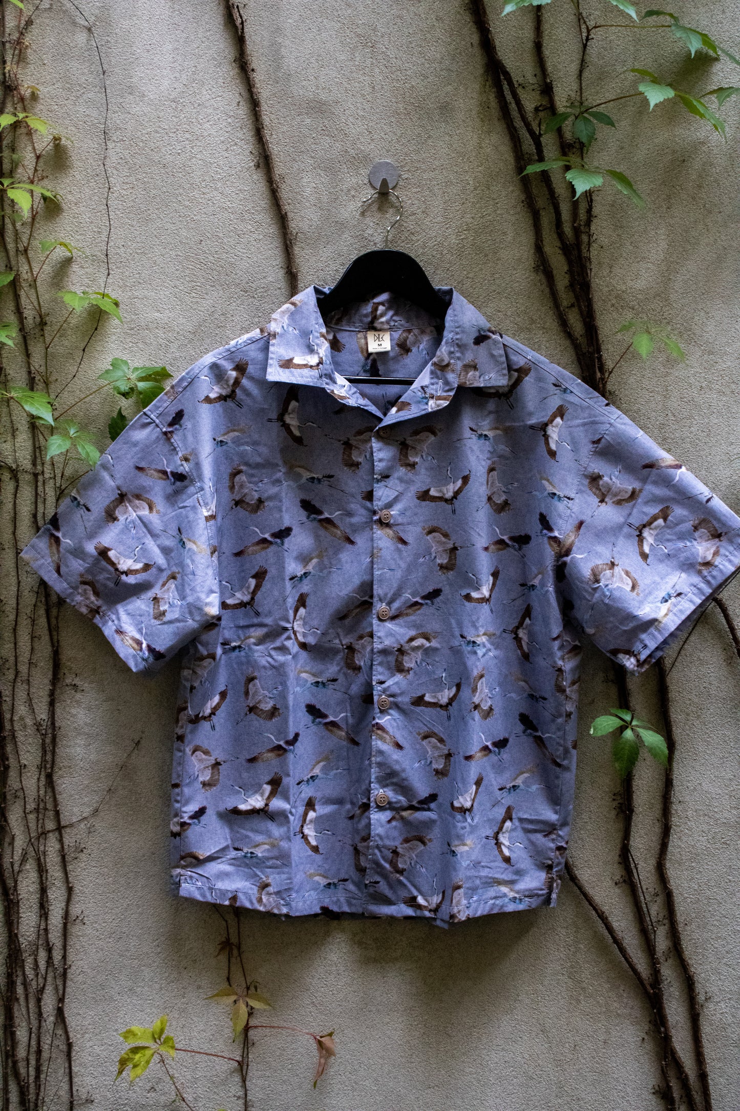 Camisa manga curta estampada birds