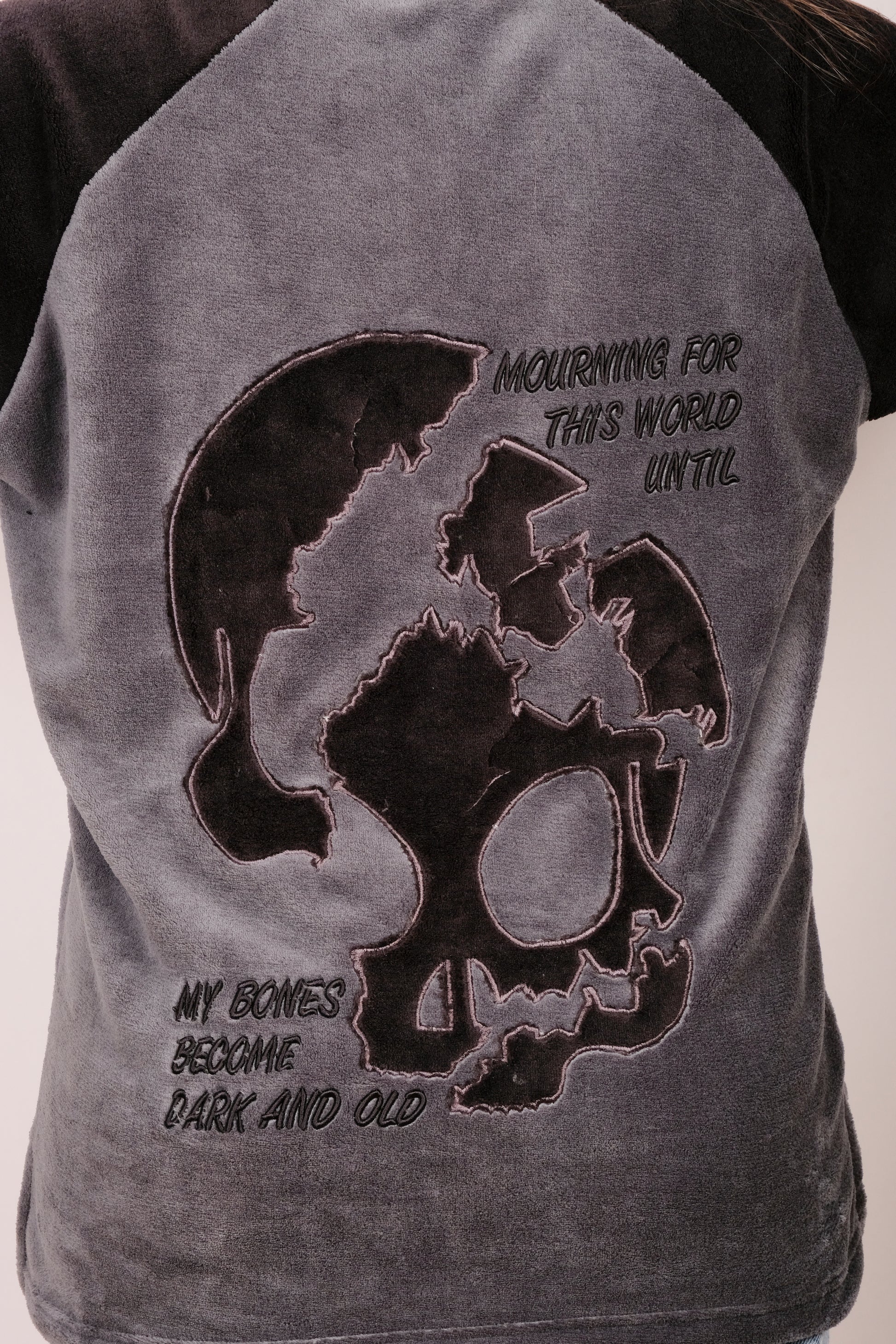 Sweatshirt Broken Skull Preta - DILE