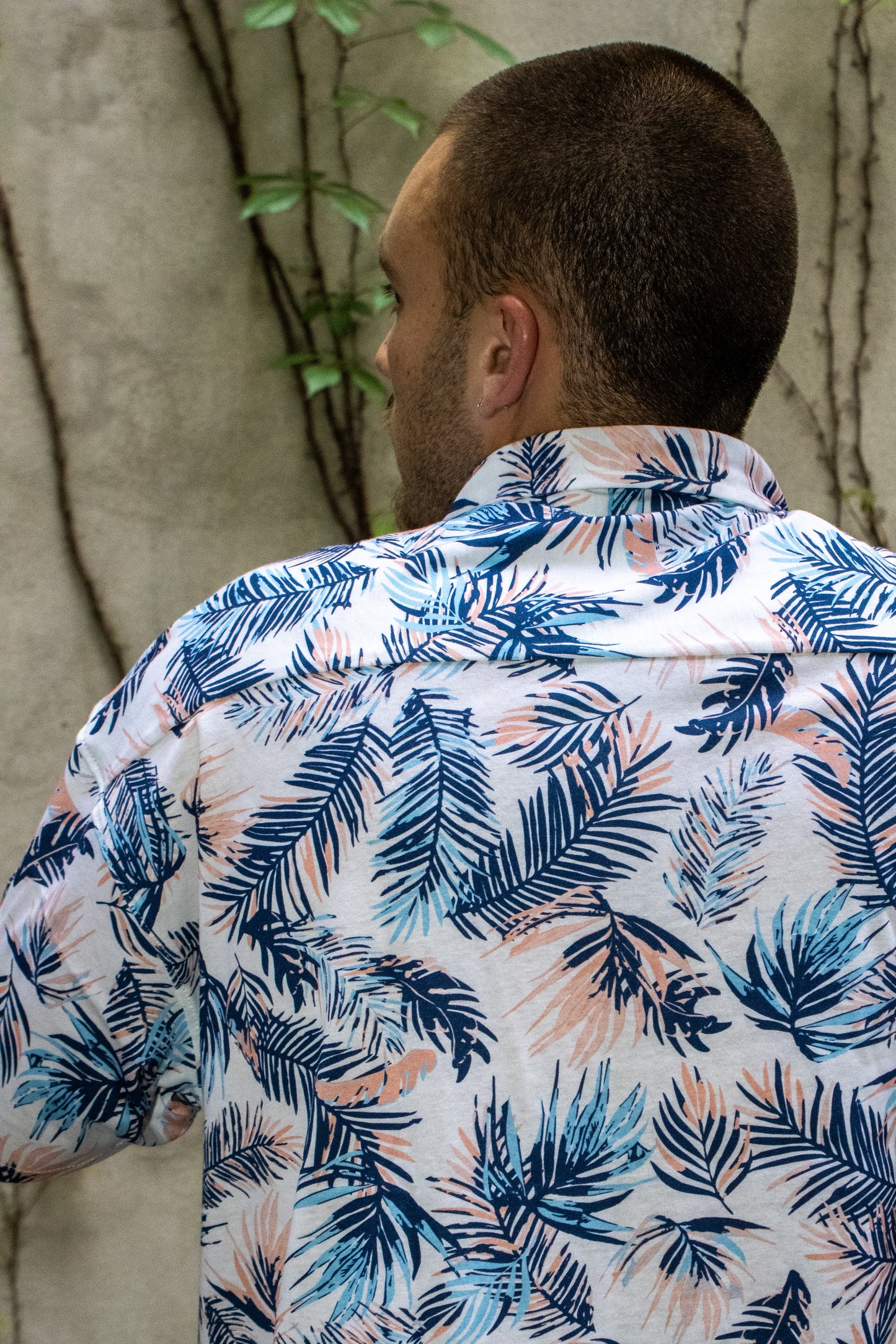 Camisa manga curta estampada palm leaf