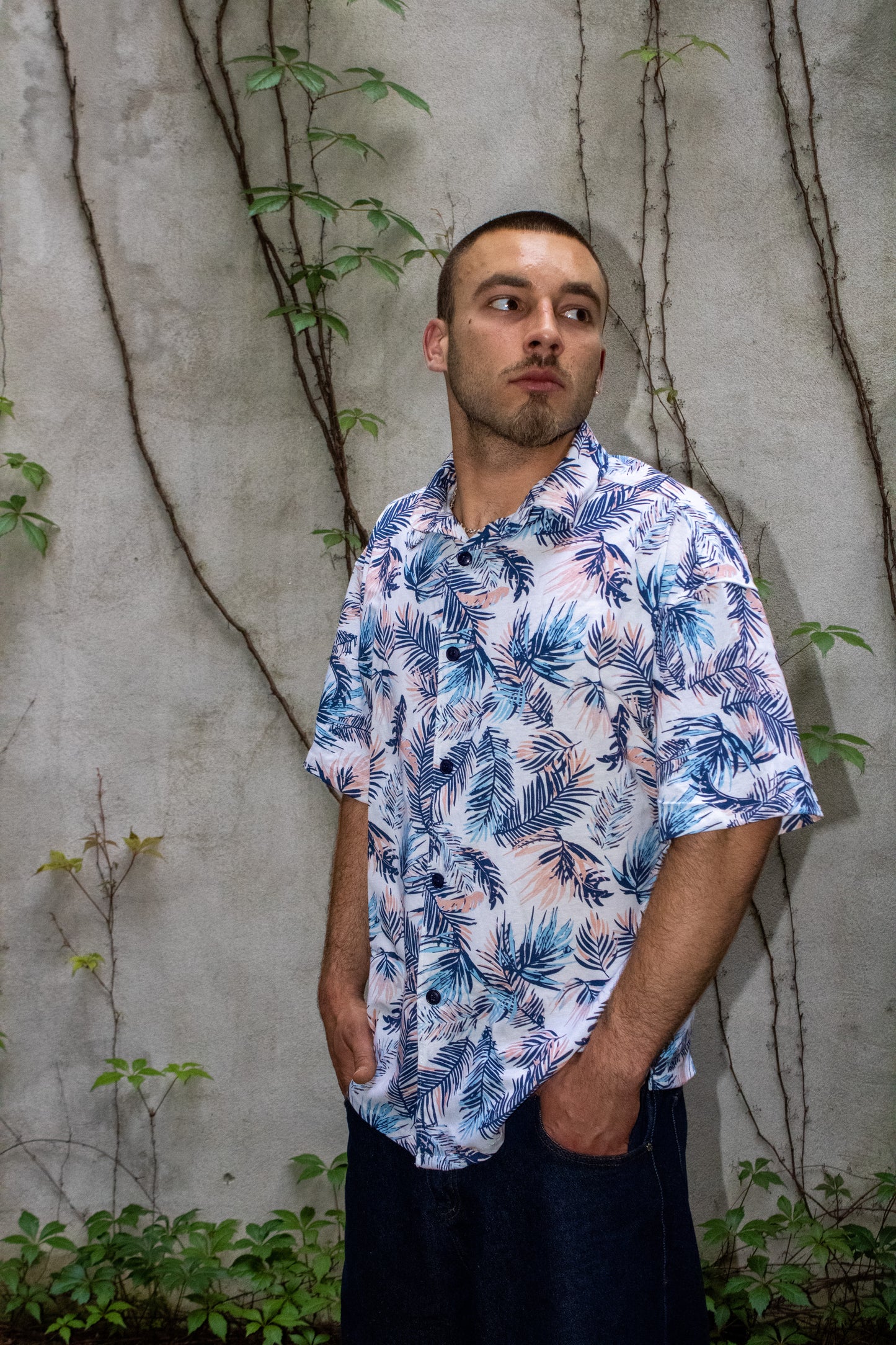 Camisa manga curta estampada palm leaf