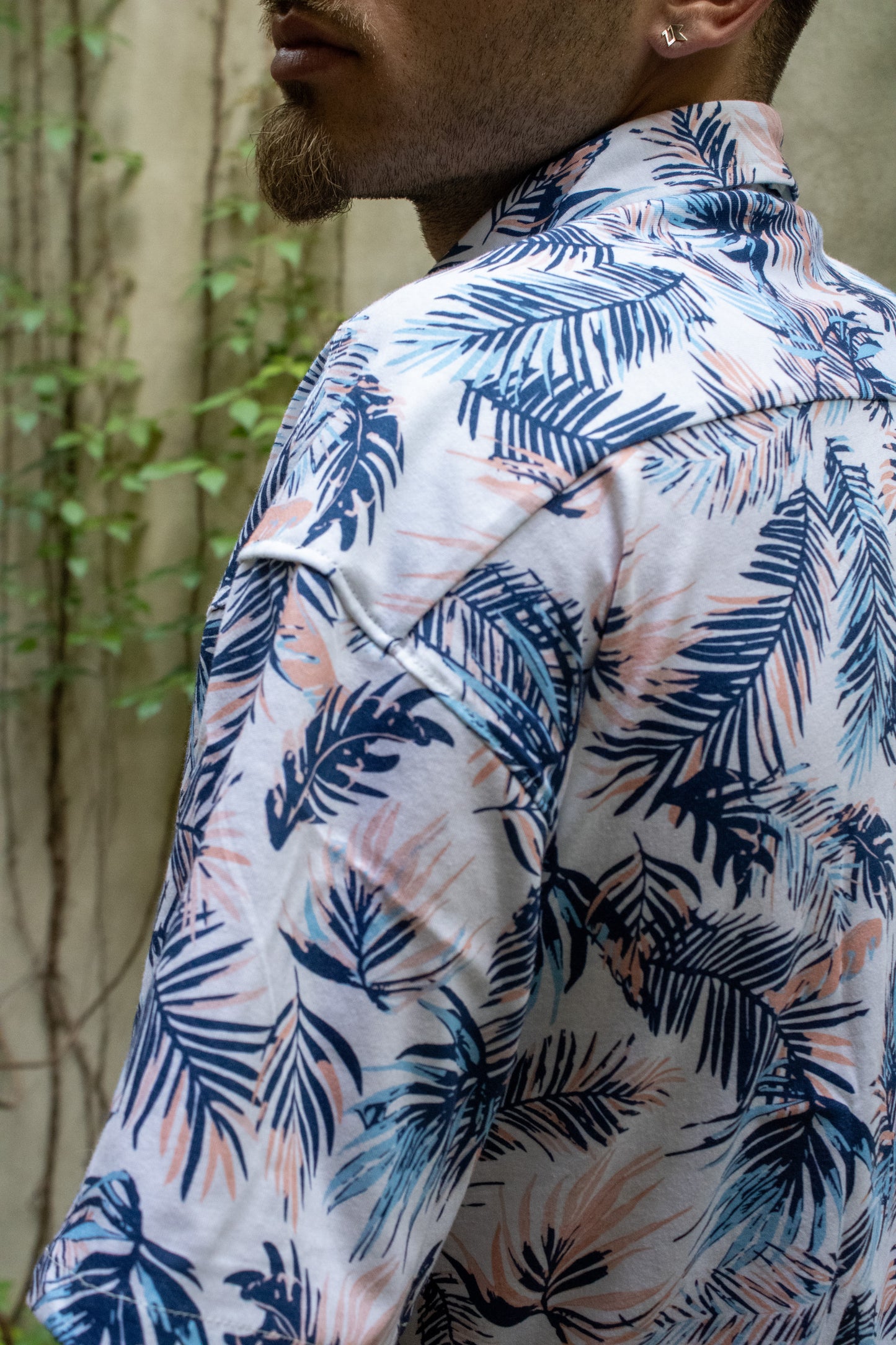 Camisa manga curta estampada palm leaf