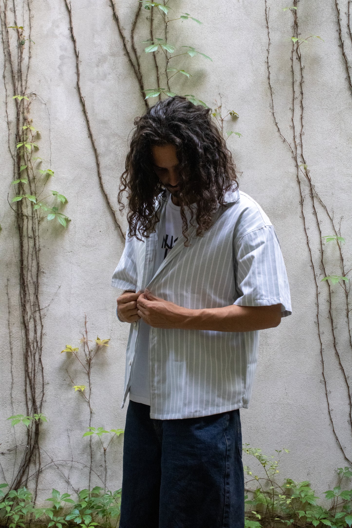 Camisa manga curta às riscas verde