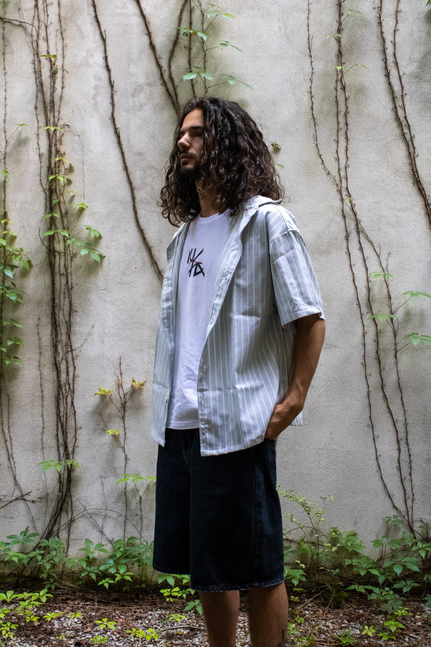 Camisa manga curta às riscas verde