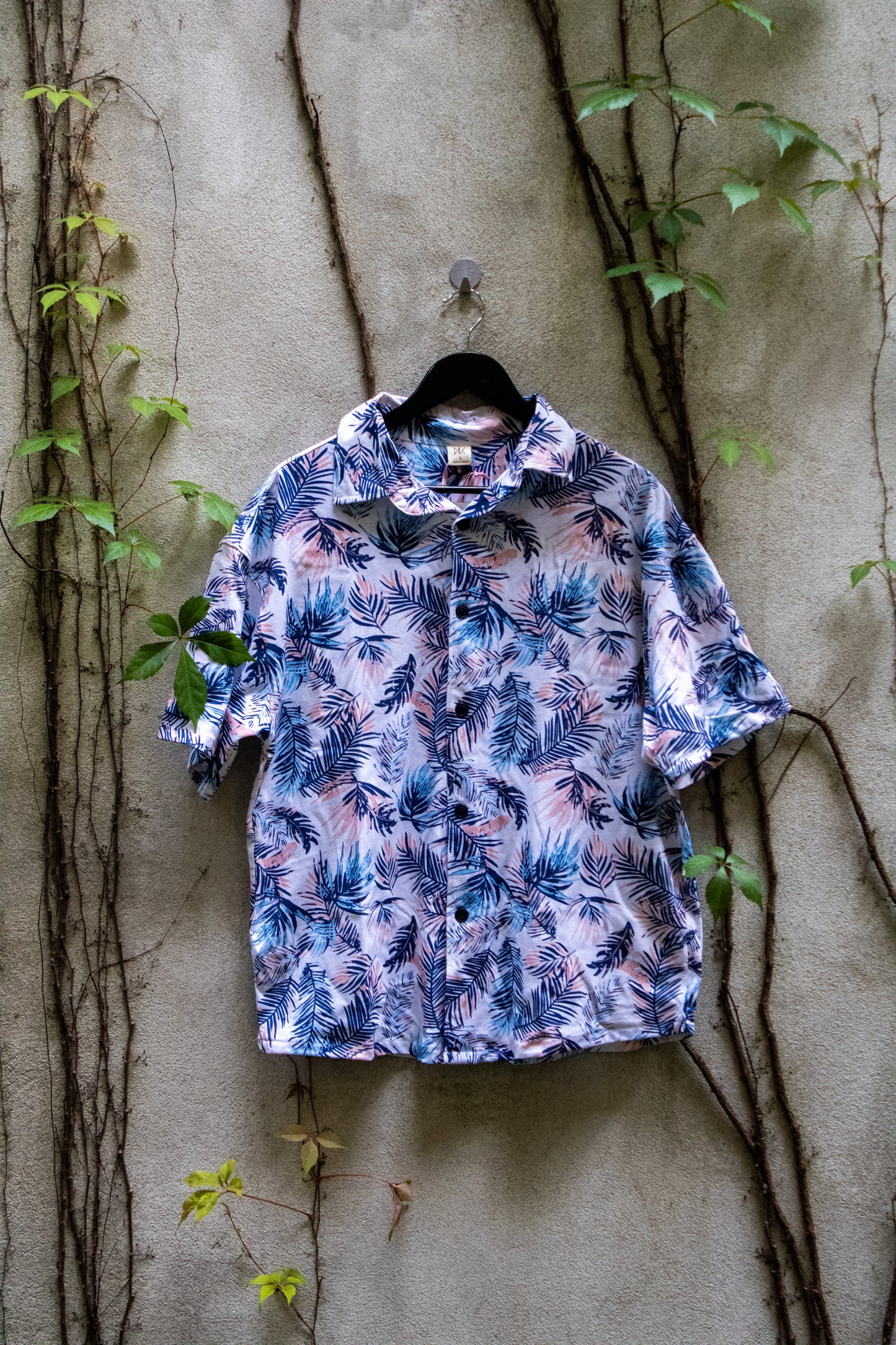 Camisa manga curta estampada palm leaf