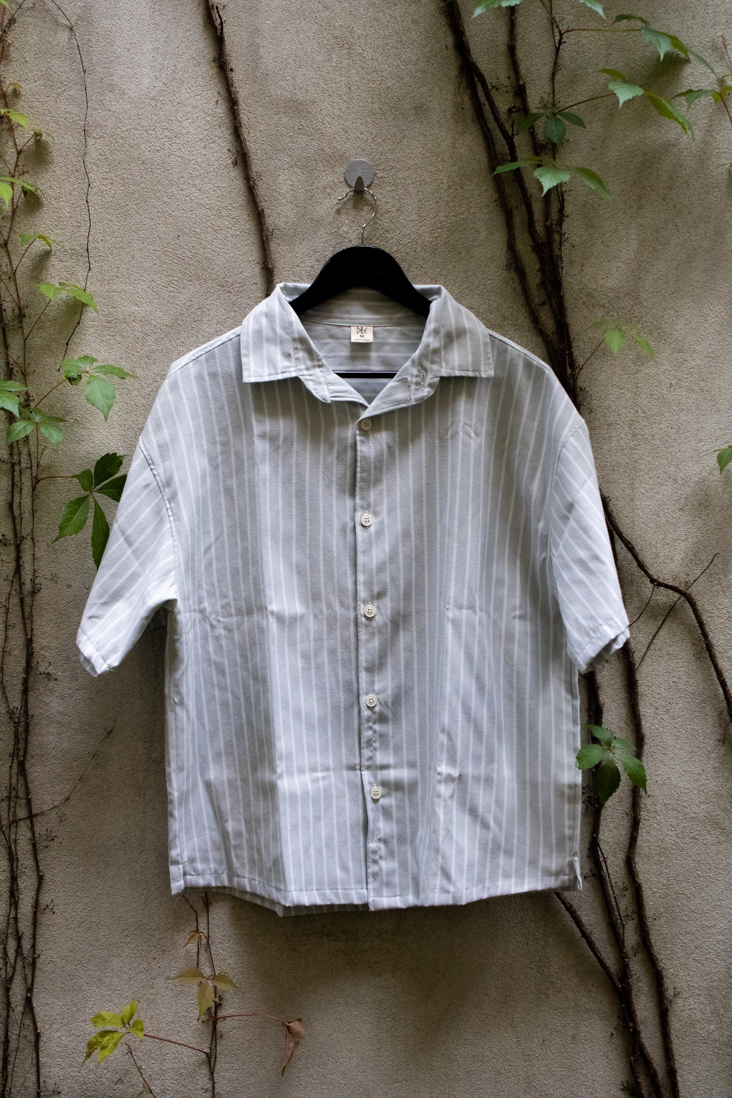 Camisa manga curta às riscas verde