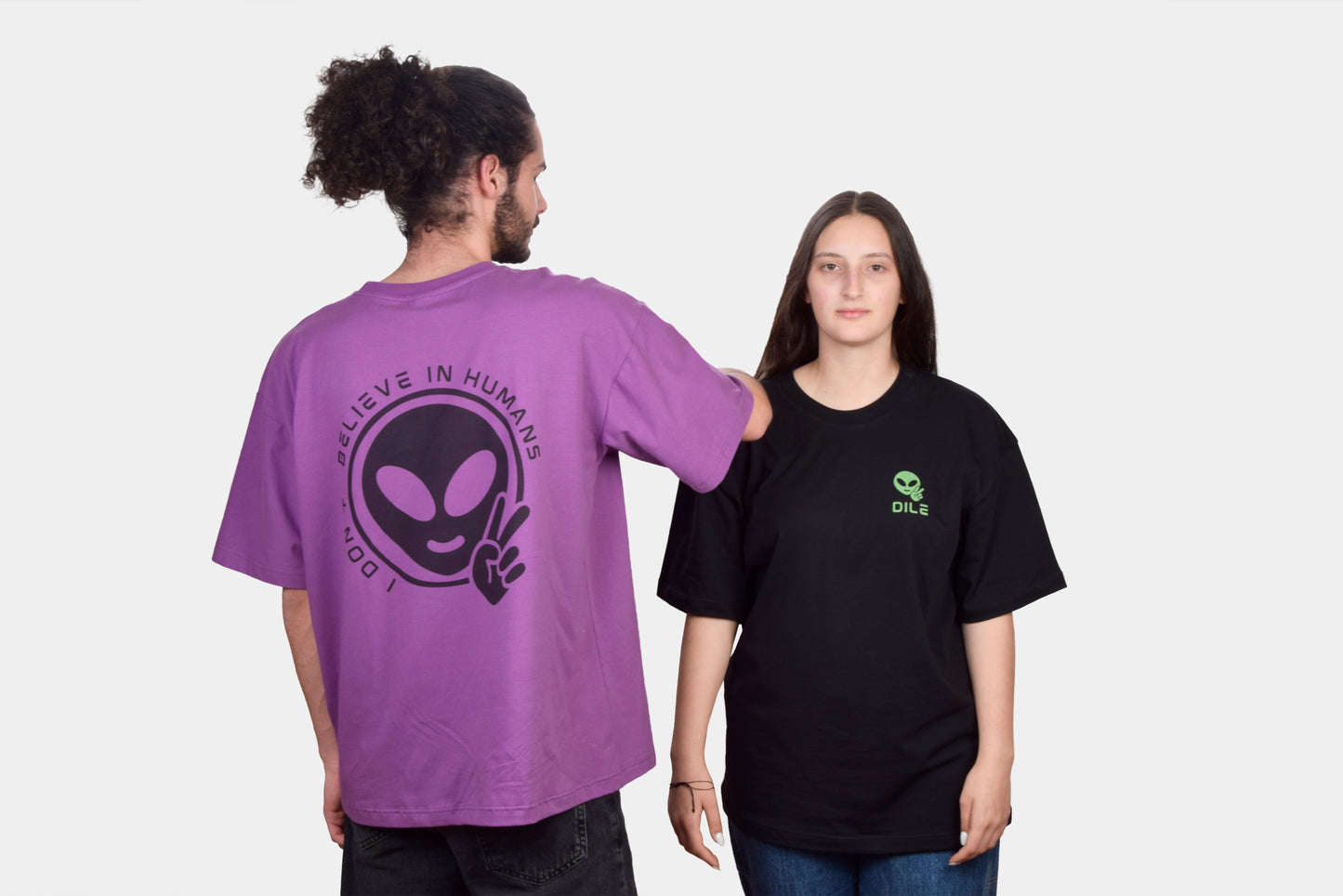 T-shirt oversize roxa com alien estampado - dile