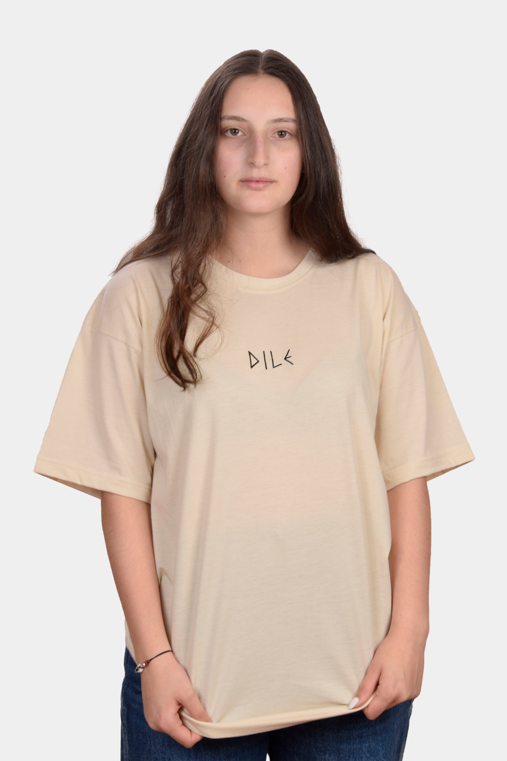 T-shirt oversize bege com DILE bordado - dile