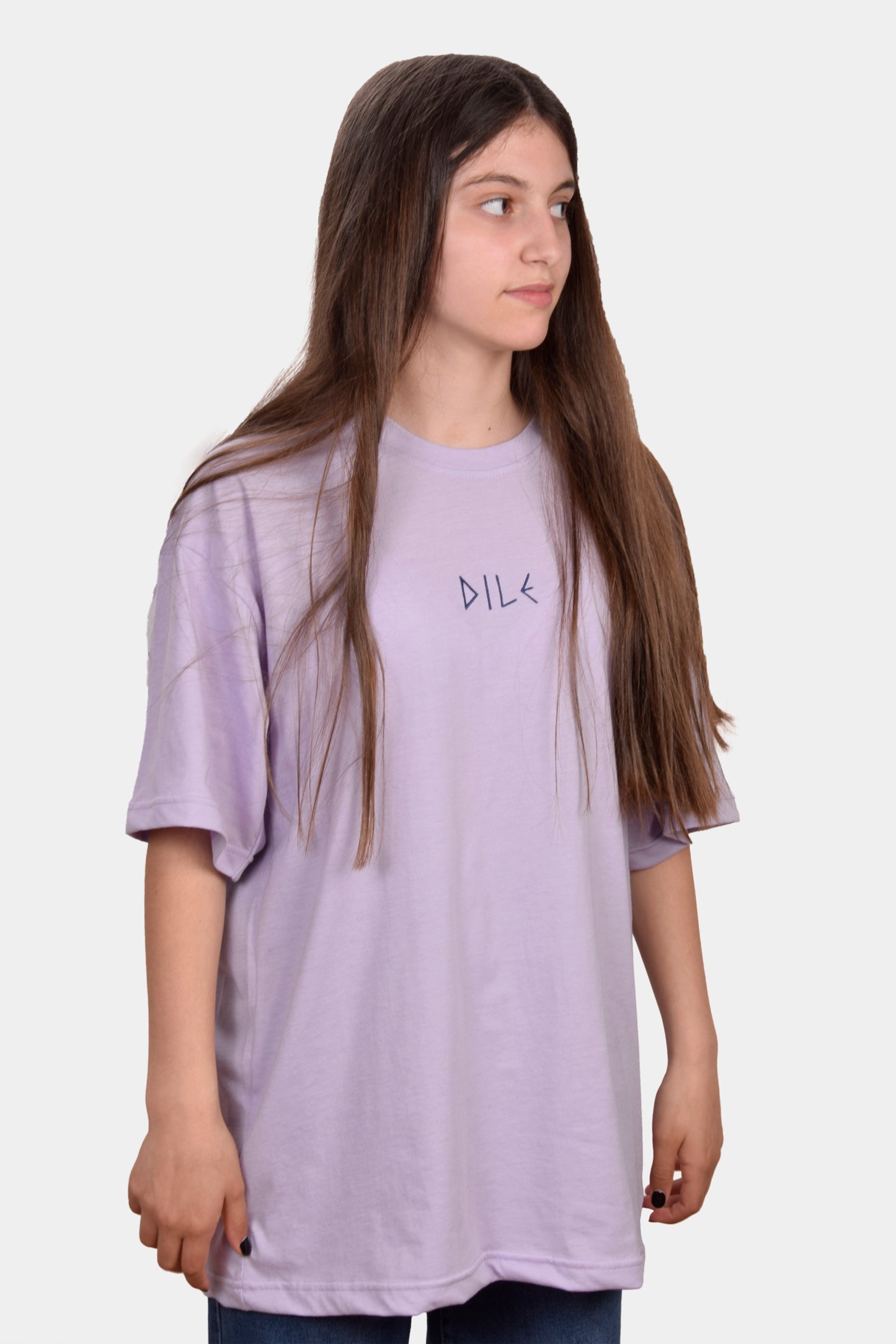 T-shirt oversize lilás com DILE bordado - dile