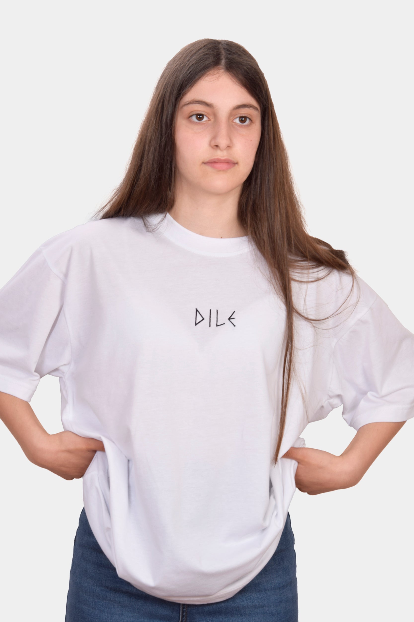 T-shirt oversize branca com DILE bordado - dile