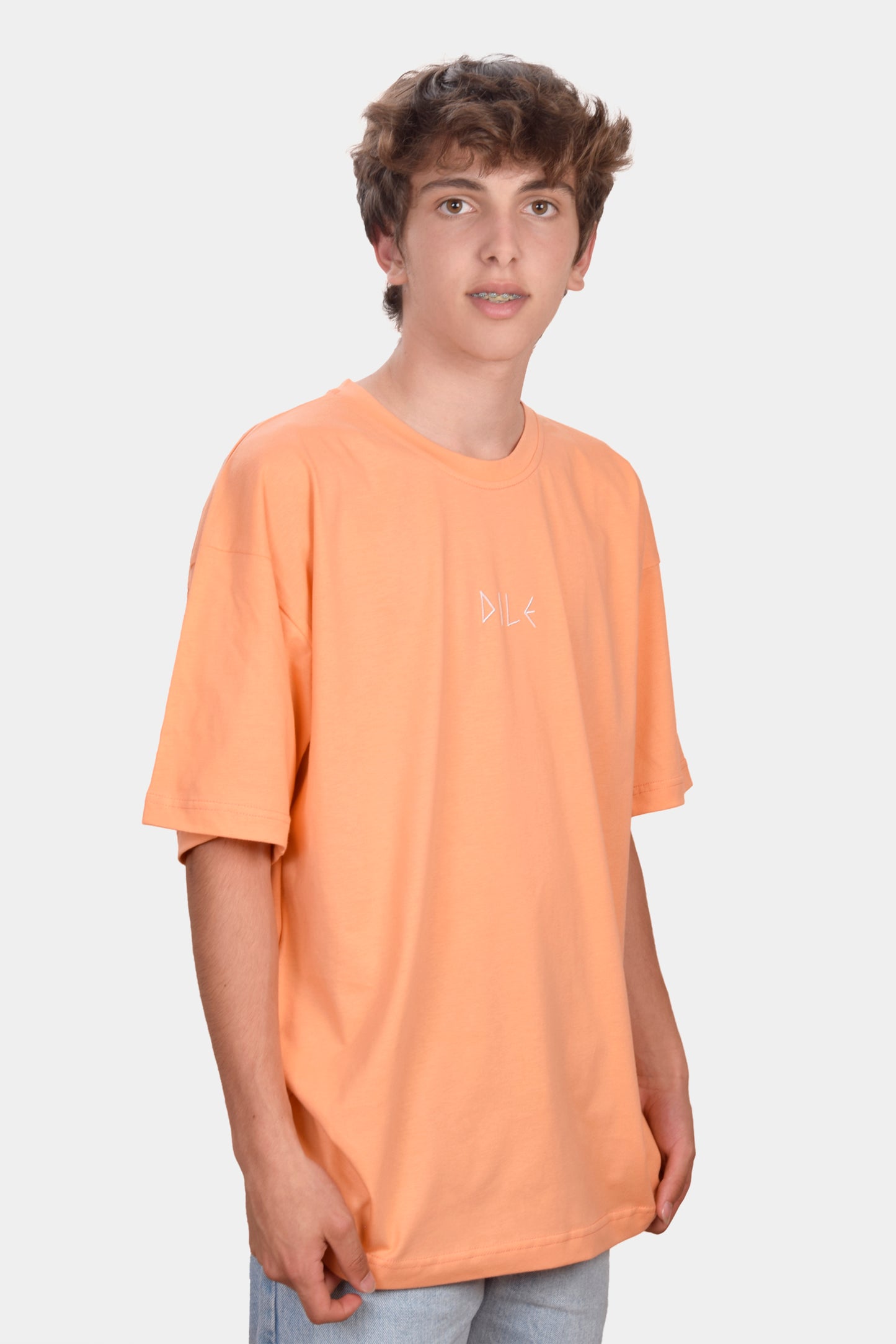 T-shirt oversize laranja com DILE bordado - dile