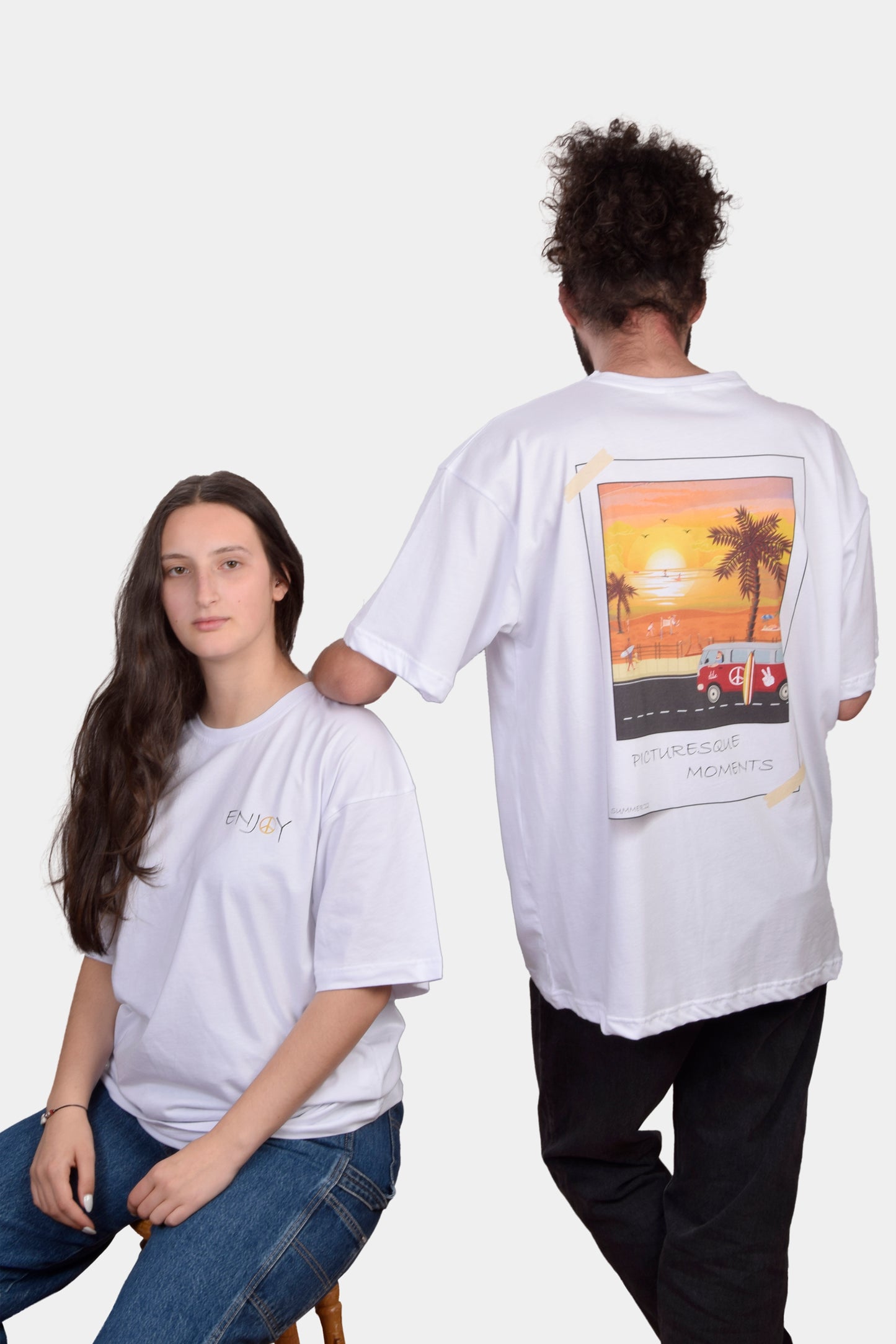 T-shirt oversize branca com polaroide estampada - dile